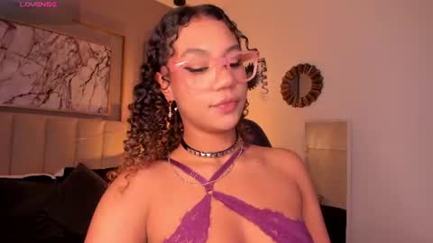 Snapshot of sade_jackson1 chatting on 07-09-26, 03:32 Sophie online show from 07-09-26, 03:32