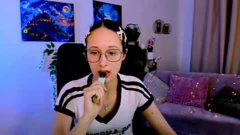 Snapshot of sadie_peach chatting on 07-21-26, 08:38 your best girl online show from 07-21-26, 08:38
