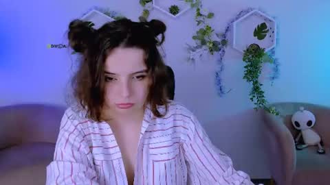Snapshot of sadie_peach chatting on 07-28-26, 02:13 your best girl online show from 07-28-26, 02:13