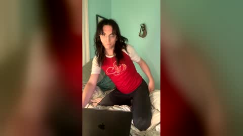 Sadie online show from 12-17-25, 01:33