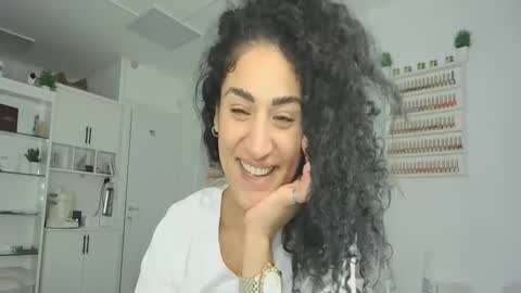 Snapshot of safari_xx chatting on 10-01-25, 11:16 Queen online show from 10-01-25, 11:16