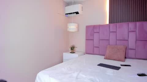 Snapshot of safiro_1 chatting on 11-05-25, 08:09 Safiro online show from 11-05-25, 08:09