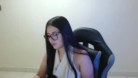 Sahaliefox  online show from 05-21-26, 09:11