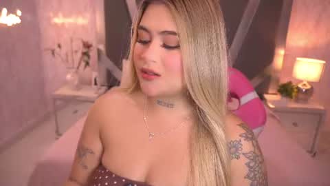 Snapshot of sahury_sweet chatting on 07-25-26, 04:54 Sahury Sweet online show from 07-25-26, 04:54