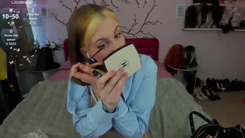 Adel online show from 03-12-26, 07:58