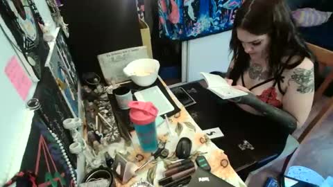 salemsslut online show from 02-18-25, 06:37