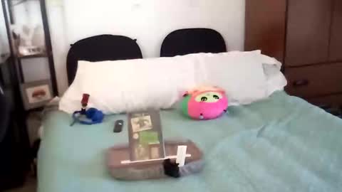 Snapshot of salis1981 chatting on 10-18-25, 06:19 salis1981 online show from 10-18-25, 06:19