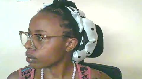 Snapshot of sallykim0 chatting on 06-18-26, 02:32 sallykim0 online show from 06-18-26, 02:32