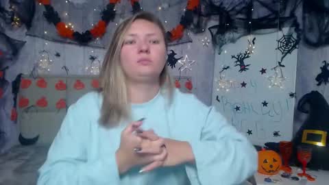 Snapshot of sallyverda chatting on 10-26-25, 06:25 Sally online show from 10-26-25, 06:25