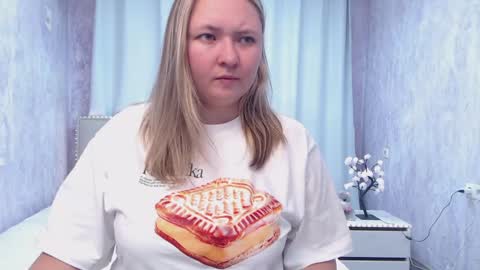 Snapshot of sallyverda chatting on 05-30-26, 08:06 Sally online show from 05-30-26, 08:06