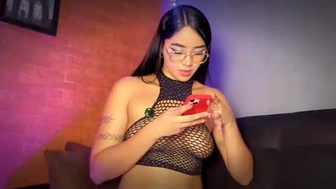 Snapshot of salome_villas_ chatting on 06-11-26, 12:32 SALOME online show from 06-11-26, 12:32