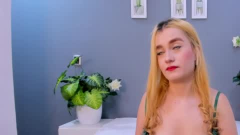 Snapshot of salomelarzon chatting on 05-07-26, 03:23 Salome Larzon online show from 05-07-26, 03:23