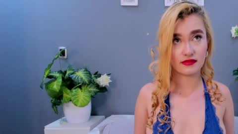 Snapshot of salomelarzon chatting on 05-08-26, 05:13 Salome Larzon online show from 05-08-26, 05:13