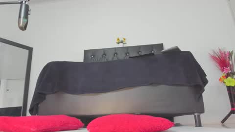 Snapshot of salomeswet chatting on 05-15-26, 10:50 martina online show from 05-15-26, 10:50