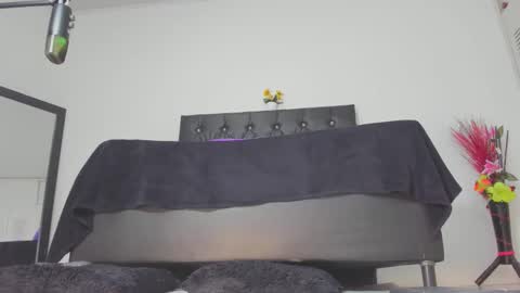 Snapshot of salomeswet chatting on 05-22-26, 02:19 martina online show from 05-22-26, 02:19