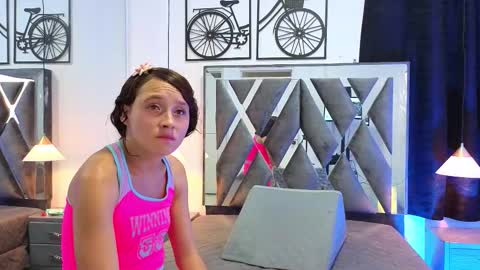 Snapshot of salomewilson chatting on 01-10-26, 08:54 salomewilson online show from 01-10-26, 08:54