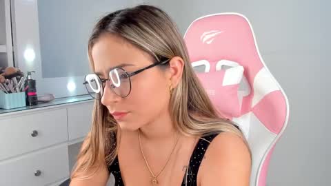 Salome online show from 03-05-25, 01:42