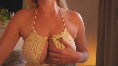 IsaBella-  online show from 03-20-26, 01:27