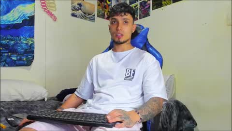 Snapshot of salvatore_dereck chatting on 10-03-25, 12:40   online show from 10-03-25, 12:40