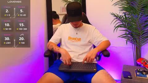 Snapshot of salvatore_muller chatting on 10-05-25, 10:40 Salvatore  online show from 10-05-25, 10:40