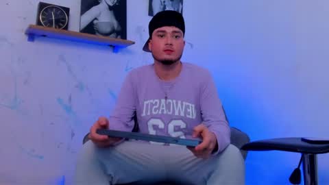 Snapshot of salvatore_muller chatting on 10-12-25, 06:23 Salvatore  online show from 10-12-25, 06:23