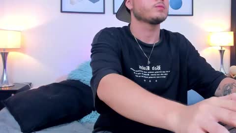 Snapshot of salvatore_muller chatting on 11-03-25, 04:36 Salvatore  online show from 11-03-25, 04:36