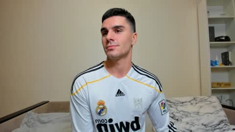 Snapshot of sam_huston18 chatting on 12-19-24, 10:53 BACK IN 2 WEEKS online show from 12-19-24, 10:53