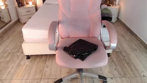 Snapshot of sam_mansson66 chatting on 01-25-25, 12:05 SAM MANSON online show from 01-25-25, 12:05