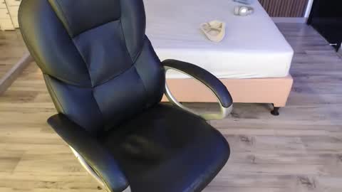 Snapshot of sam_mansson66 chatting on 10-15-25, 12:27 SAM MANSON online show from 10-15-25, 12:27