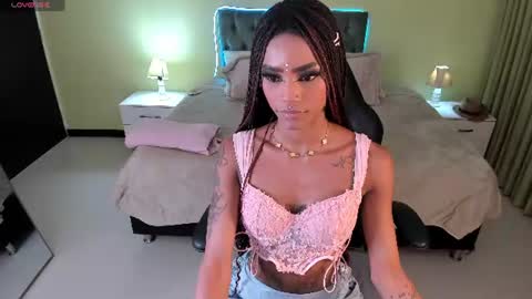 Snapshot of samantha_spike chatting on 06-17-26, 01:30 Samantha online show from 06-17-26, 01:30