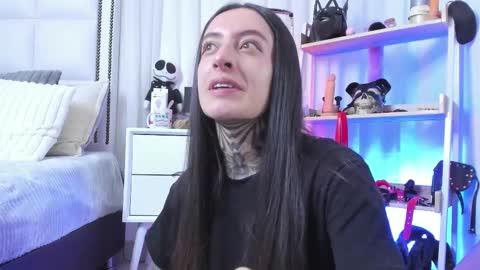 Snapshot of samantha_steward chatting on 09-23-25, 01:47 Fernanda online show from 09-23-25, 01:47