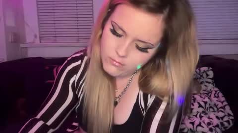 samanthafever online show from 04-11-26, 07:45