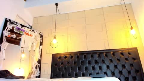 Alejandra  online show from 10-30-25, 10:06