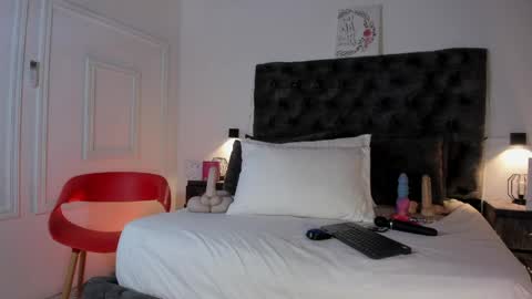 Snapshot of samara_warren77 chatting on 05-14-26, 08:48 Samara Warren online show from 05-14-26, 08:48