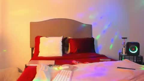 Yaya online show from 12-01-25, 03:22