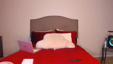 Yaya online show from 12-04-25, 03:49