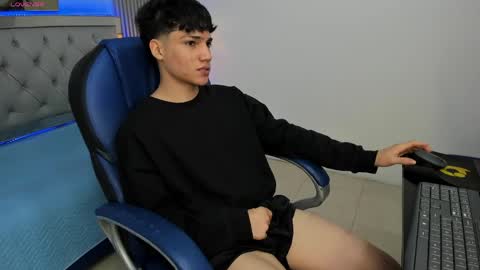 Snapshot of samblack_ chatting on 05-01-26, 01:37 Sam online show from 05-01-26, 01:37