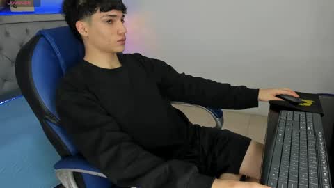 Snapshot of samblack_ chatting on 05-08-26, 01:27 Sam online show from 05-08-26, 01:27