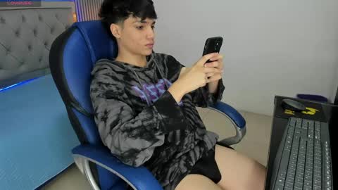 Snapshot of samblack_ chatting on 05-09-26, 01:16 Sam online show from 05-09-26, 01:16