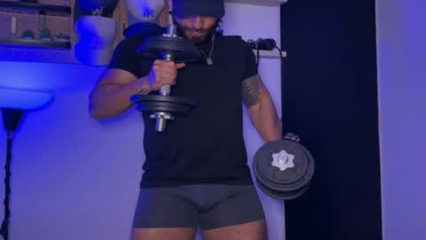 Snapshot of samdornan chatting on 05-05-26, 12:18 Sam Dornan online show from 05-05-26, 12:18