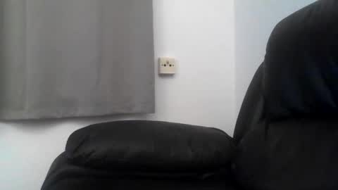 Snapshot of samiam381653 chatting on 10-06-25, 10:18 samiam381653 online show from 10-06-25, 10:18