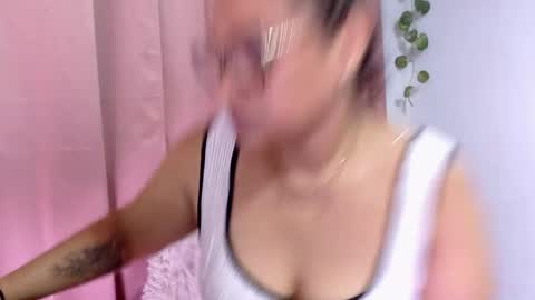 Snapshot of samira_lennox chatting on 04-27-26, 08:40 SAMIRA online show from 04-27-26, 08:40