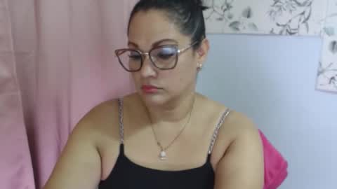 Snapshot of samira_lennox chatting on 05-13-26, 08:16 SAMIRA online show from 05-13-26, 08:16