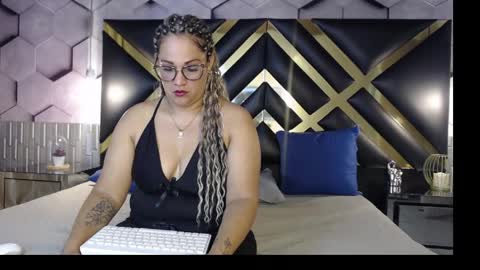 Snapshot of samira_lennox chatting on 05-31-26, 06:09 SAMIRA online show from 05-31-26, 06:09