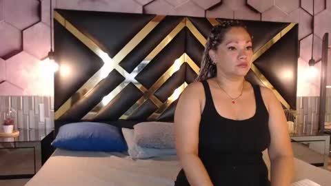 Snapshot of samira_lennox chatting on 06-19-26, 09:35 SAMIRA online show from 06-19-26, 09:35