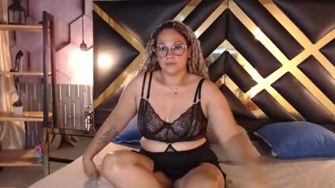 Snapshot of samira_lennox chatting on 06-24-26, 10:53 SAMIRA online show from 06-24-26, 10:53