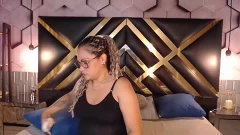 Snapshot of samira_lennox chatting on 06-29-26, 08:20 SAMIRA online show from 06-29-26, 08:20