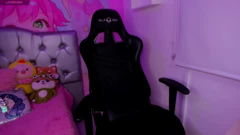 Snapshot of sammy_f_uck chatting on 09-19-25, 05:20 Samantha online show from 09-19-25, 05:20