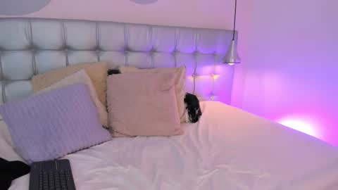 Axel online show from 02-13-25, 11:04