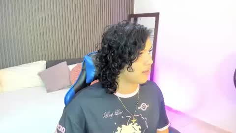 Snapshot of sammybrunette1 chatting on 06-14-26, 11:07 Axel online show from 06-14-26, 11:07